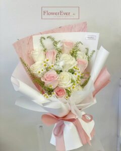 Pink & White Rose Bouquet w. Thlaspi Green Bell & Daisies