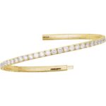 everyday-luxury-yellow-gold-bangle.jpg